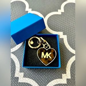 MICHAEL KORS tortoise shell heart keychain